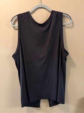 Fabletics Black Monet V tank